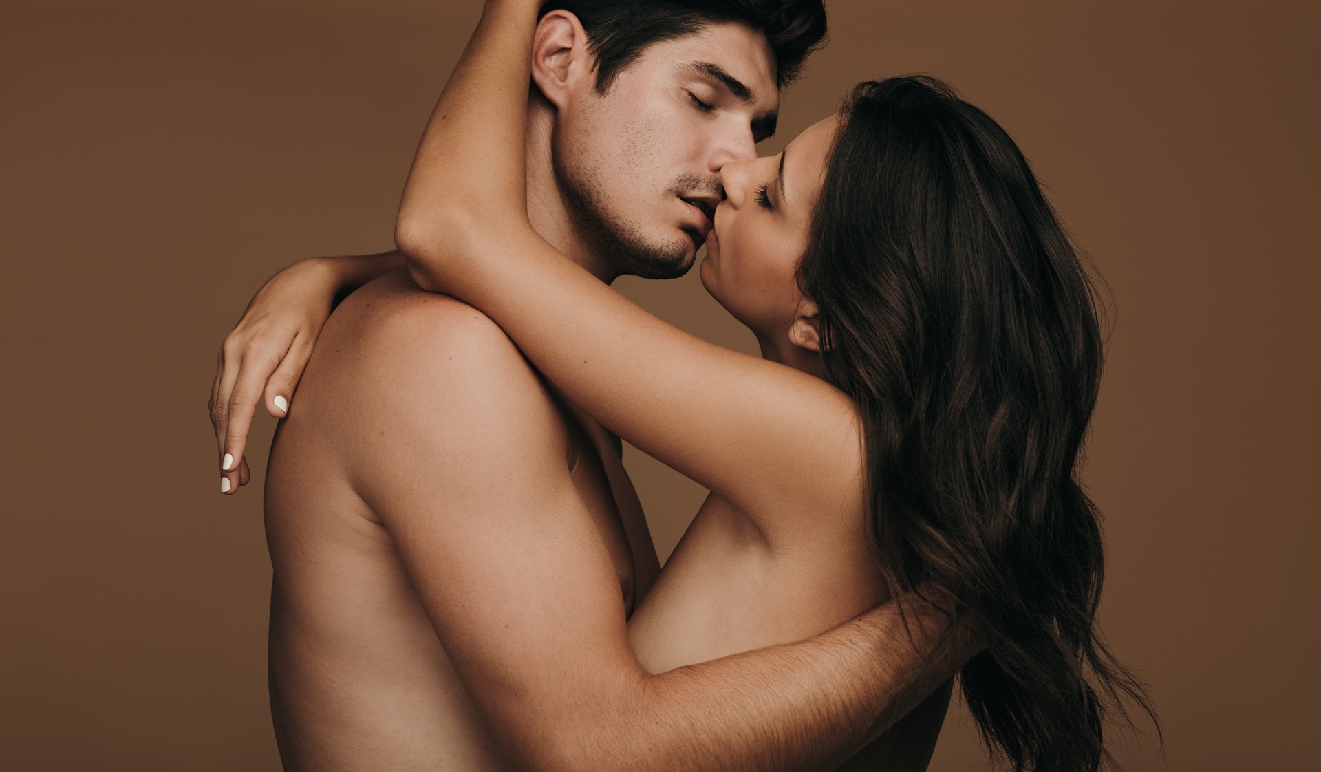 Hamburg Escort in leidenschaftlicher Umarmung